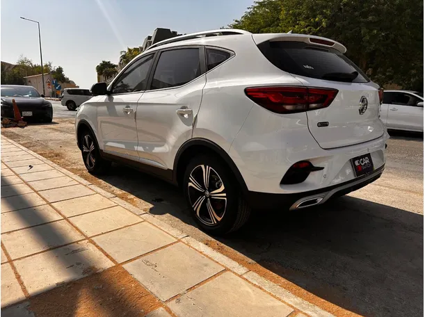 Car image 7