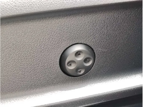 Car image 29