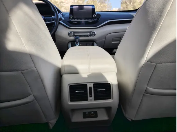 Car image 40