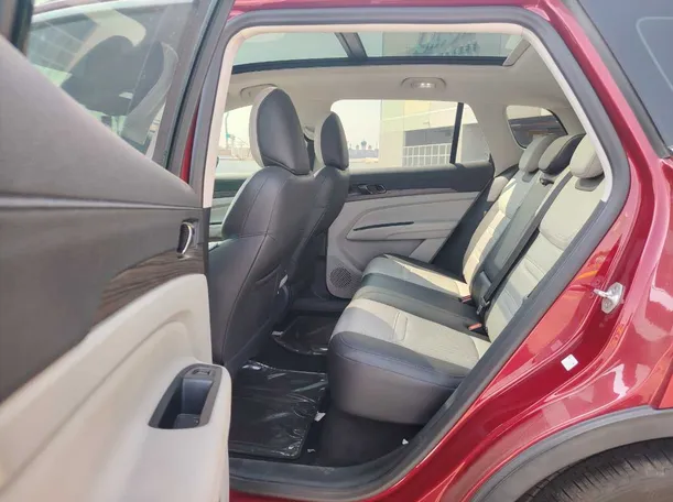 Car image 16