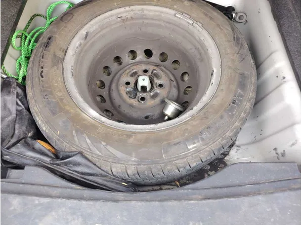 Car image 30