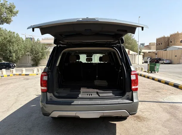Car image 23