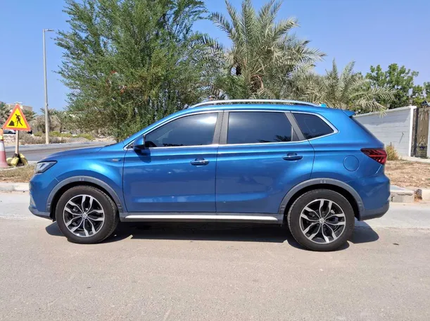 Car image 4