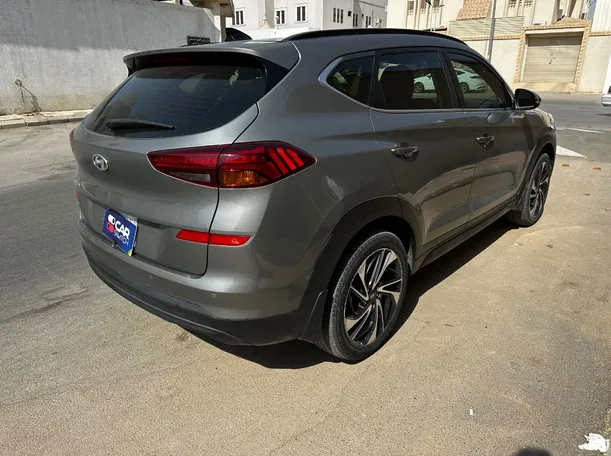 Car image 5