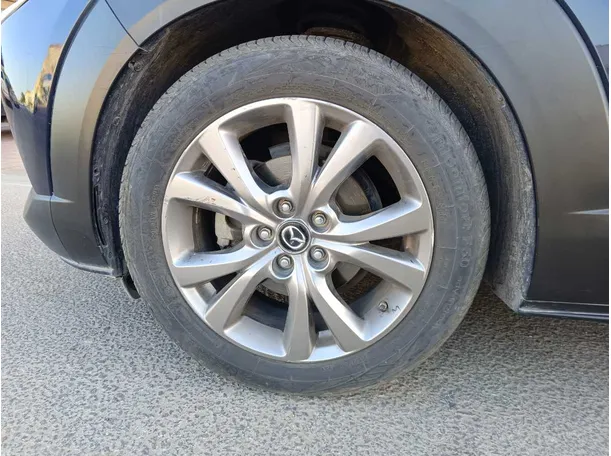 Car image 10