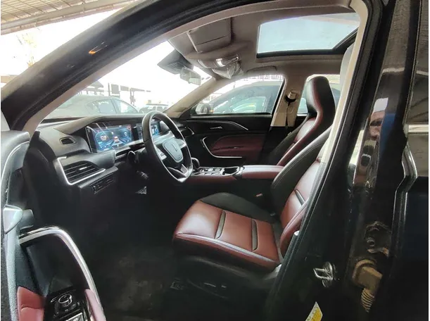 Car image 14