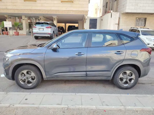 Car image 8
