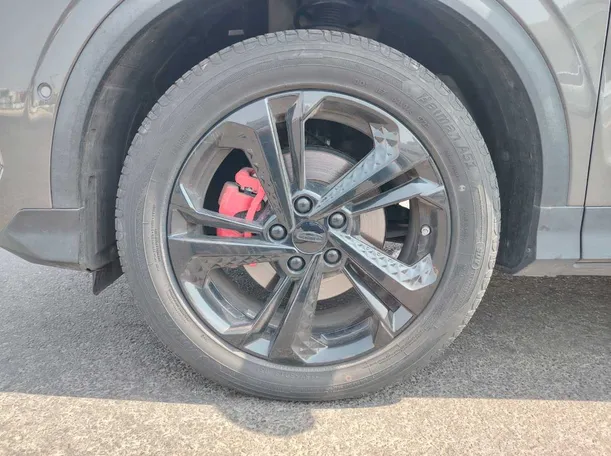 Car image 9