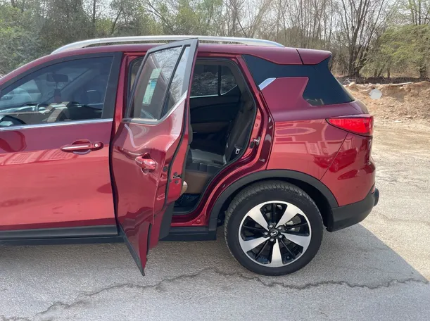 Car image 15