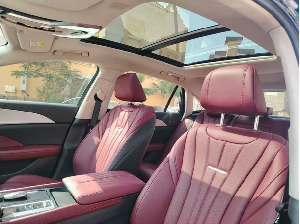 Car image 17