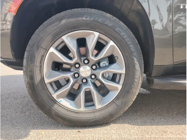 Car image 9