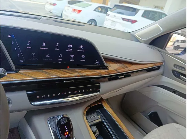 Car image 25