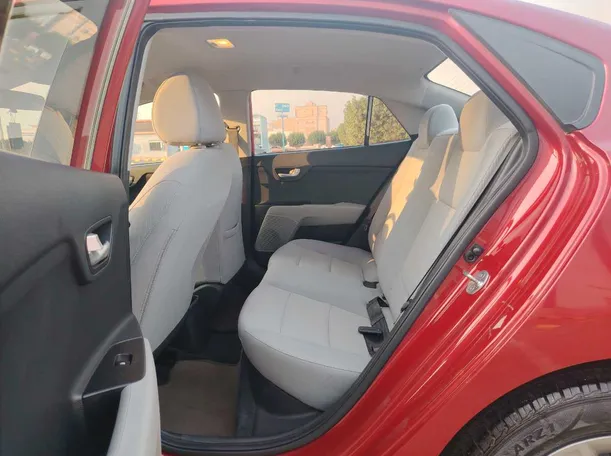 Car image 16