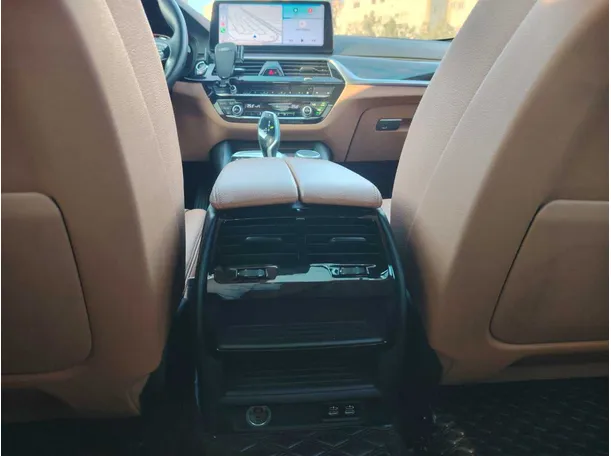 Car image 25