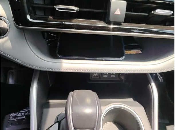 Car image 25