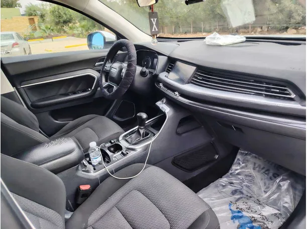 Car image 13