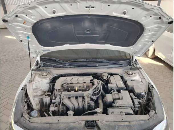 Car image 30