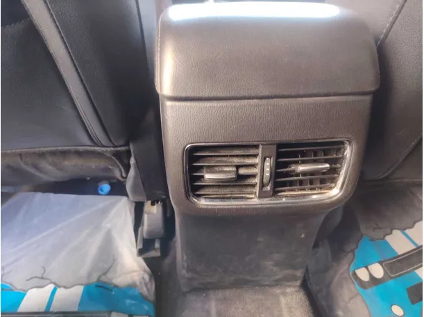 Car image 26