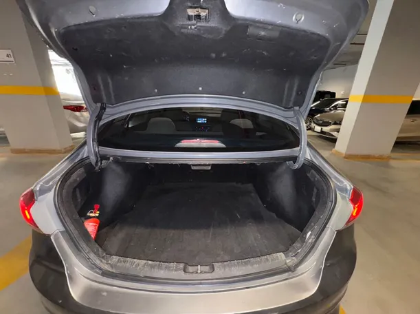 Car image 18