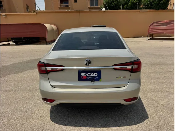 Car image 6