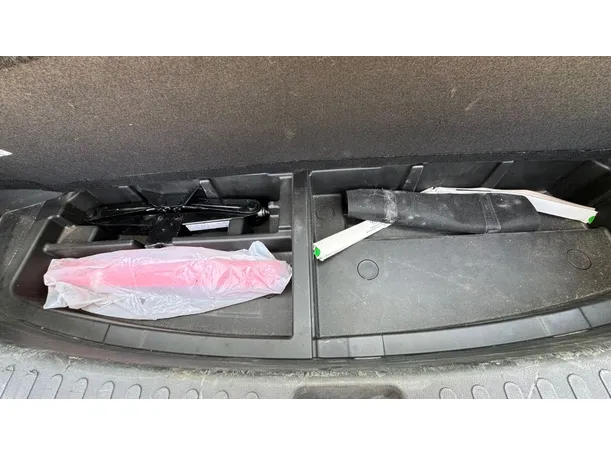 Car image 25