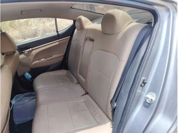 Car image 16