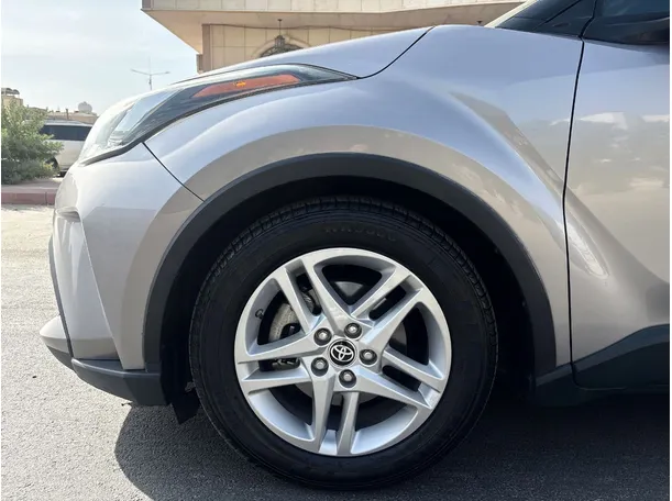 Car image 9