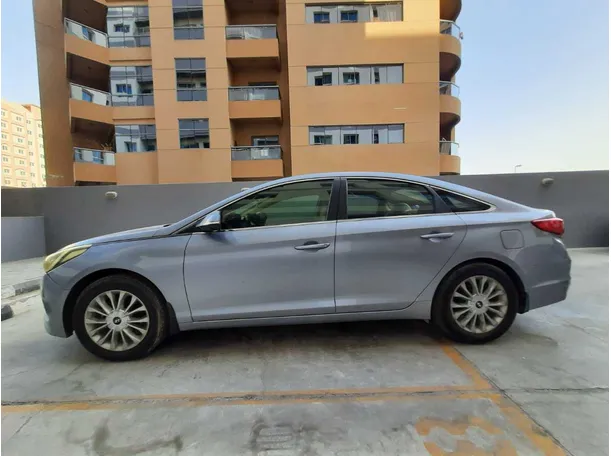 Car image 8