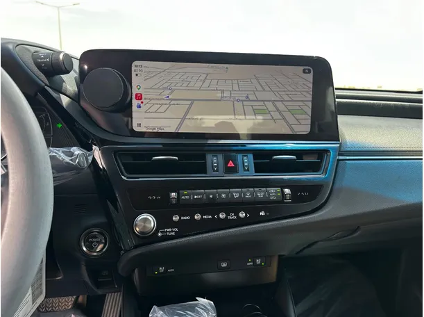 Car image 19