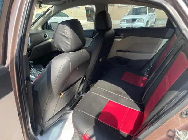 Car image 16