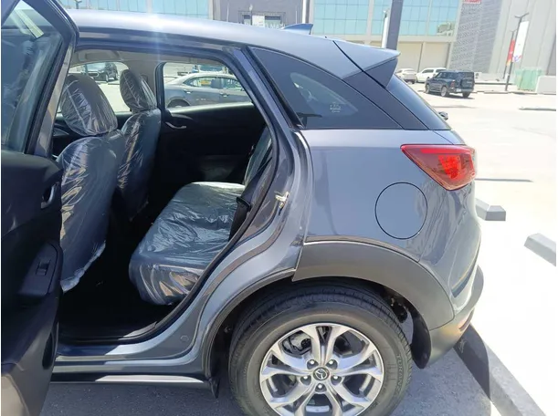 Car image 18