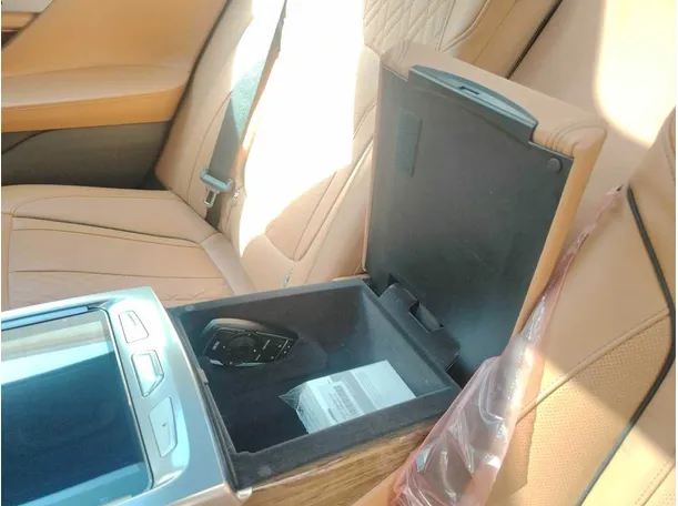 Car image 40