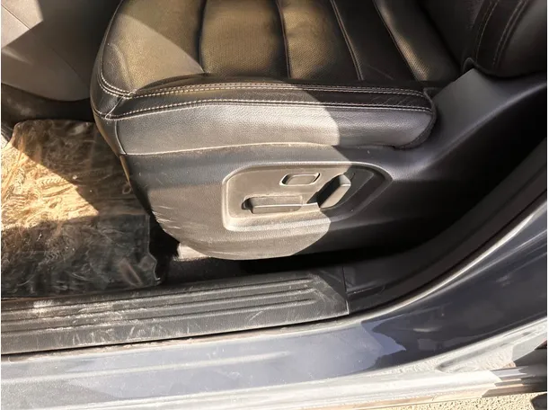 Car image 27