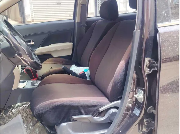 Car image 13