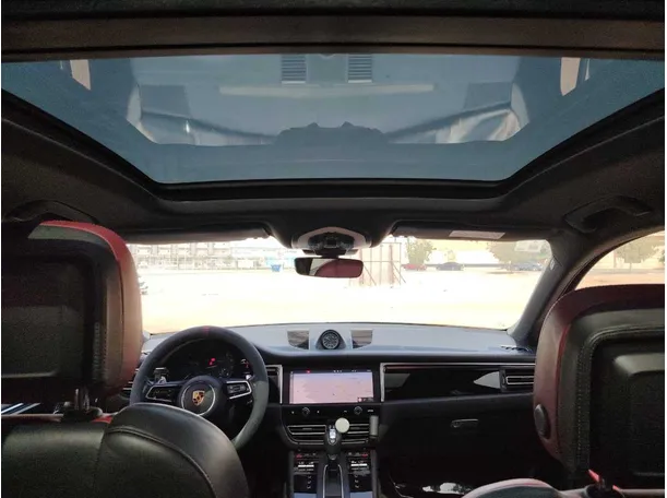 Car image 18
