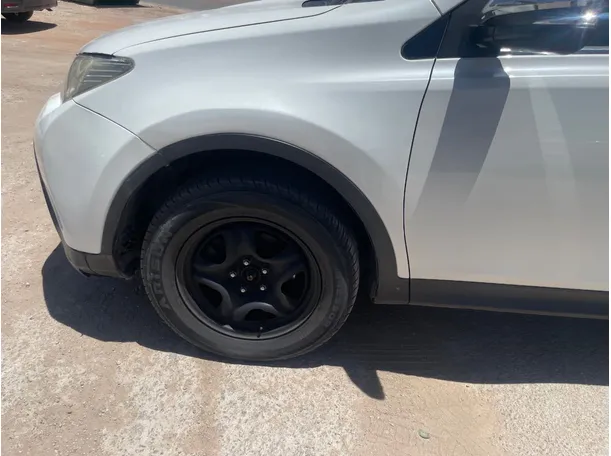 Car image 9