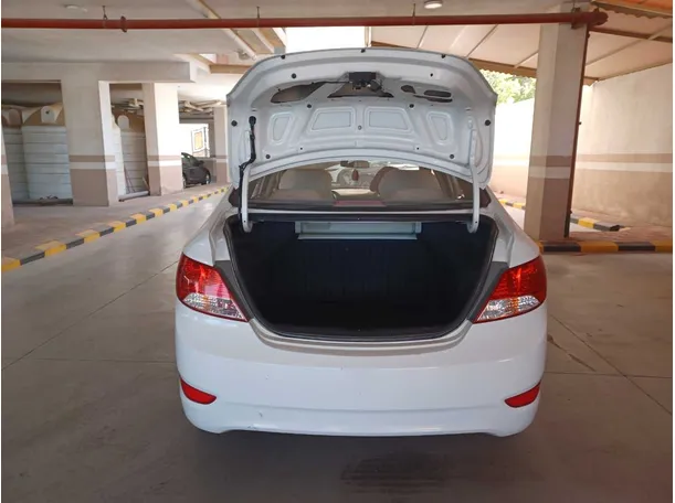 Car image 19