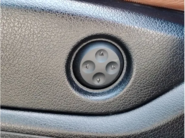 Car image 34