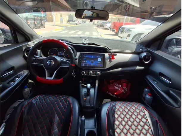 Car image 14