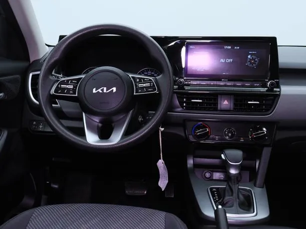 Car image 15