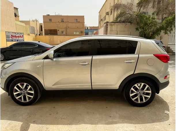 Car image 8
