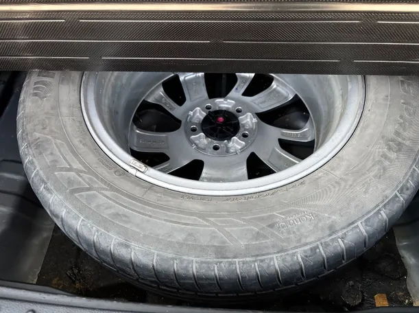 Car image 28
