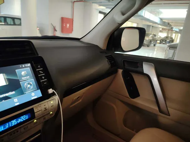 Car image 25