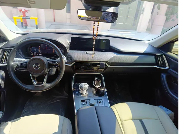 Car image 18