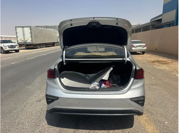 Car image 19