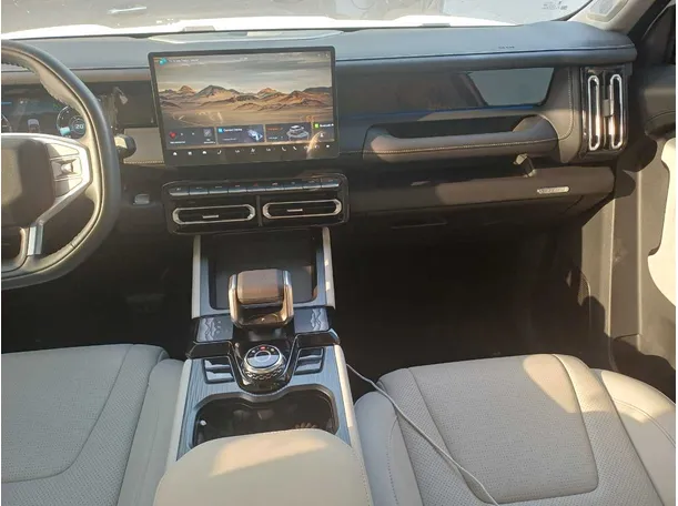 Car image 16