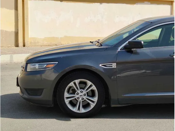 Car image 9