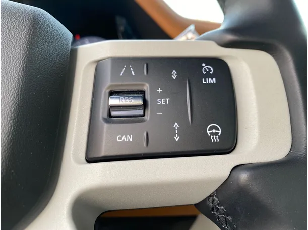 Car image 32