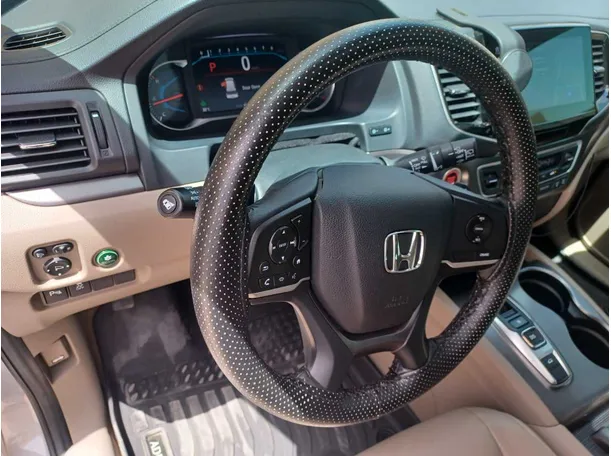Car image 19