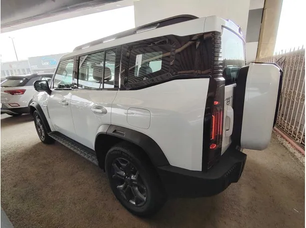 Car image 8